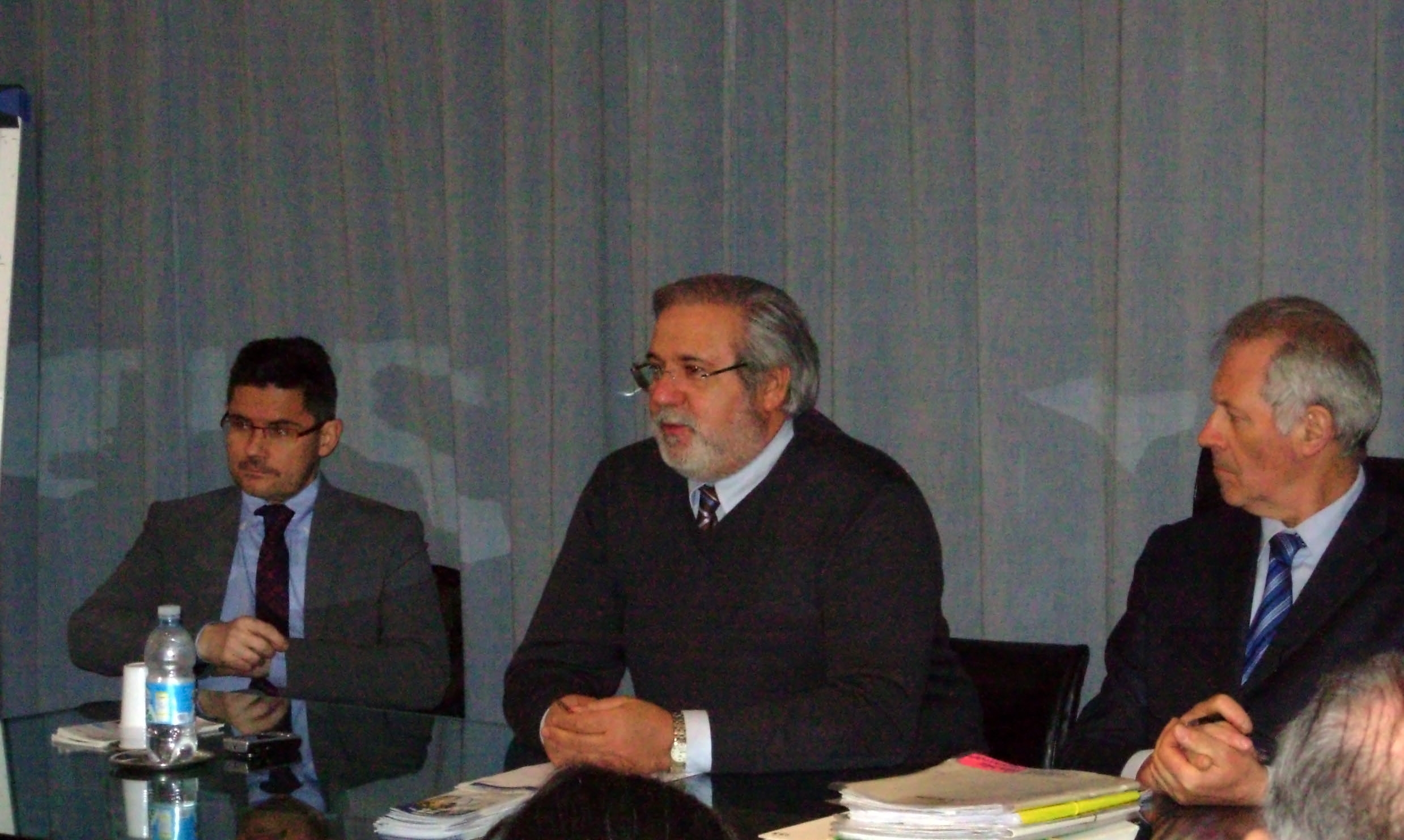 Da sinistra, l’assessore Roberto Nisticò, il presidente della delegazione Confcommercio Paolo Meneghini e il sindaco  Giuseppe Boschetto