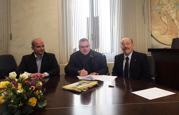 : La firma del protocollo d’intesa con, da destra, Sergio Rebecca (presidente di Confcommercio Vicenza) e Angelo di Muzio (presidente nazionale FEI)