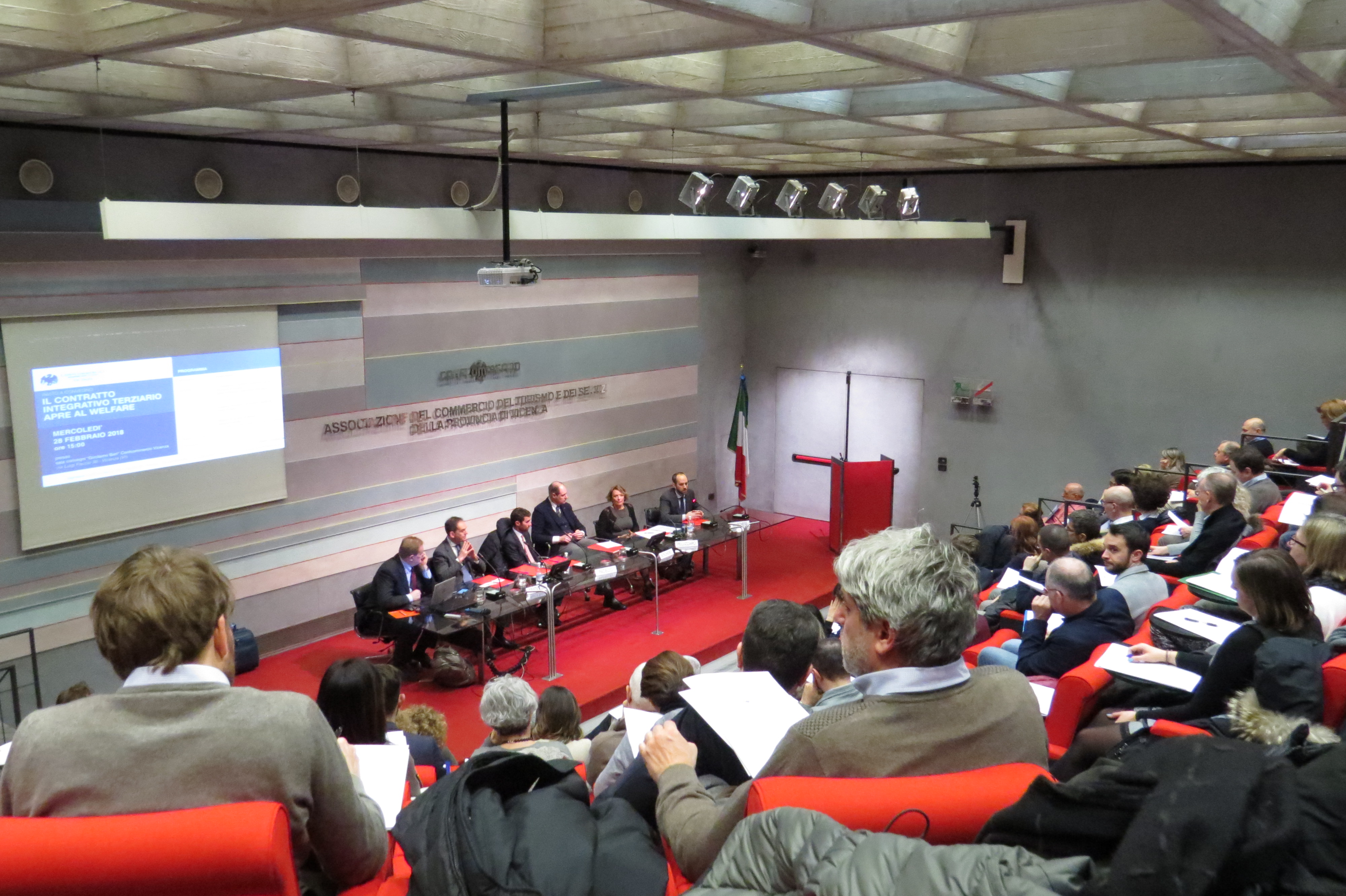 Un'immagine del convegno tenutosi in sede Confcommercio Vicenza