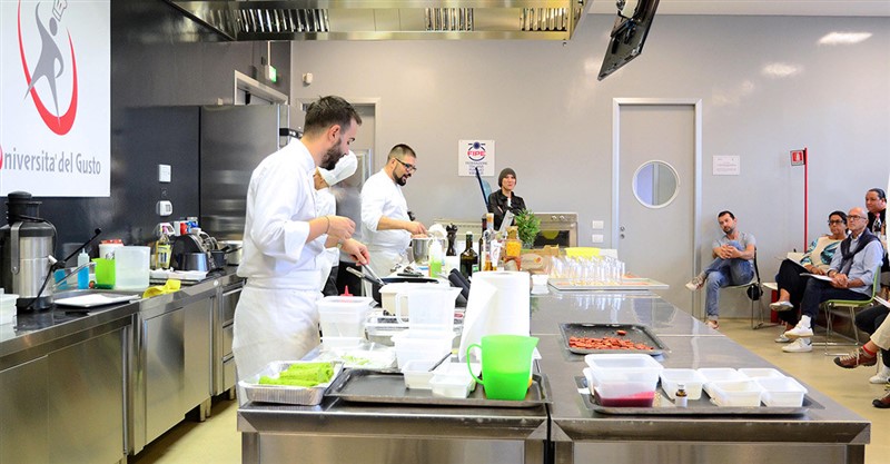 Nella foto i due chef docenti, da sinistra Alberto Basso e Alessio Bottin