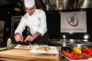 Lo chef Marco Perez dell'Università del Gusto sarà uno dei protagonisti dei cooking show a SpazioCasa. Lo chef Marco Perez dell'Università del Gusto sarà uno dei protagonisti dei cooking show a SpazioCasa.
