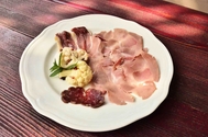 Un antipasto a base di insaccati d'oca Un antipasto a base di insaccati d'oca