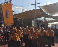 La sfilata della Confraternita del Bacalà alla Vicentina tra i padiglioni dell’Expo di Milano. La sfilata della Confraternita del Bacalà alla Vicentina tra i padiglioni dell’Expo di Milano.