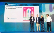 Ernesto Boschiero, dir. della Confcommercio di Vicenza alla cerimonia di premiazione alla presenza del pres naz. Carlo Sangalli Ernesto Boschiero, dir. della Confcommercio di Vicenza alla cerimonia di premiazione alla presenza del pres naz. Carlo Sangalli