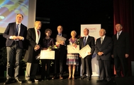 I Benemeriti del Commercio premiati da Fiorenzo Marcato, presidente 50&Più e da Ernesto Boschiero, direttore di Confcommercio Vicenza I Benemeriti del Commercio premiati da Fiorenzo Marcato, presidente 50&Più e da Ernesto Boschiero, direttore di Confcommercio Vicenza