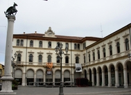 Un'immagine di piazza Libertà ad Arzignano Un'immagine di piazza Libertà ad Arzignano