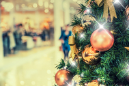A NATALE QUALCHE SOLDO IN PIU': CONSUMI IN LIEVE C A NATALE QUALCHE SOLDO IN PIU': CONSUMI IN LIEVE C