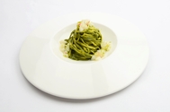 Tagliolini al tarassaco con battuta di capasanta - chef Elvis Pilati Tagliolini al tarassaco con battuta di capasanta - chef Elvis Pilati