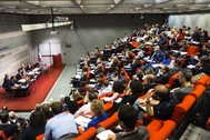 Sala gremita per il convegno sul welfare aziendale di Confcommercio Vicenza Sala gremita per il convegno sul welfare aziendale di Confcommercio Vicenza