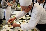 Lo chef Antonio Dal Lago durante una sua lezione all'Università del Gusto Lo chef Antonio Dal Lago durante una sua lezione all'Università del Gusto