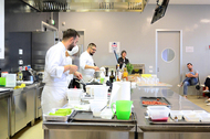 Nella foto i due chef docenti, da sinistra Alberto Basso e Alessio Bottin Nella foto i due chef docenti, da sinistra Alberto Basso e Alessio Bottin