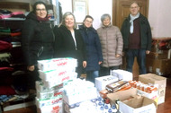 La consegna dei prodotti raccolti dalla delegazione Confcommercio di Bressanvido La consegna dei prodotti raccolti dalla delegazione Confcommercio di Bressanvido