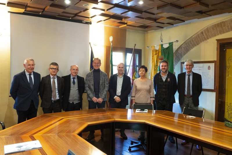 Foto di gruppo alla presentazione dell'accordo