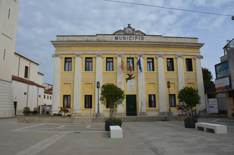 CAMISANO: I NEGOZI FESTEGGIANO CON I DICIOTTENNI