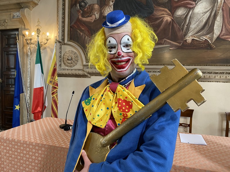 Ciaci, simbolo del Carnevale di Malo, alla presentazione della manifestazione in Sala Stucchi a Vicenza