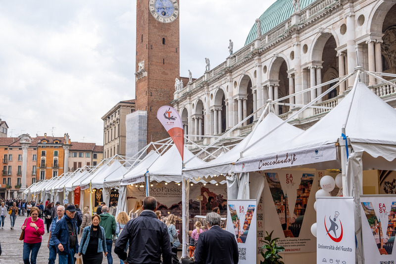 A VICENZA, I MAESTRI CIOCCOLATIERI PROTAGONISTI DI CIOCCOLANDOVI 2023