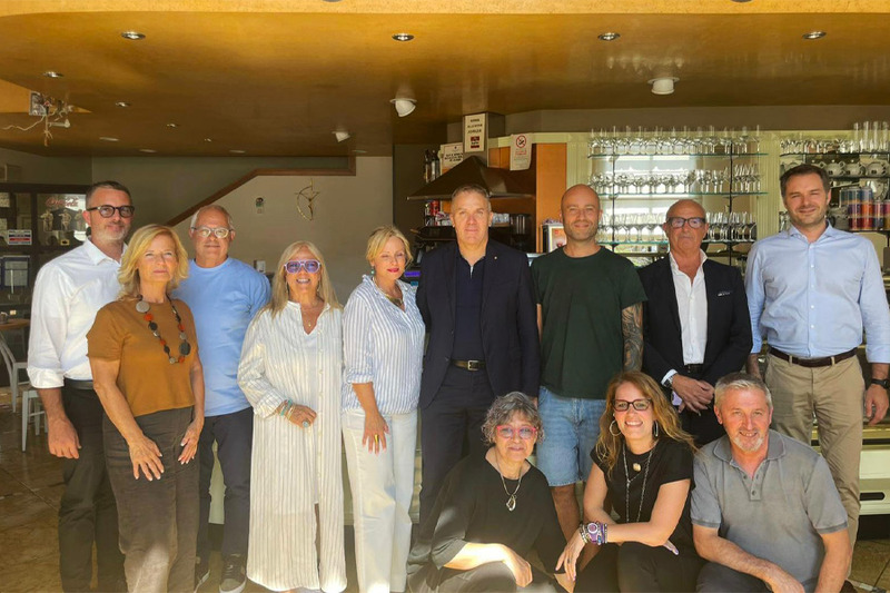 Foto di gruppo del nuovo Consiglio con il presidente Piccolo e il segretario Azzolini