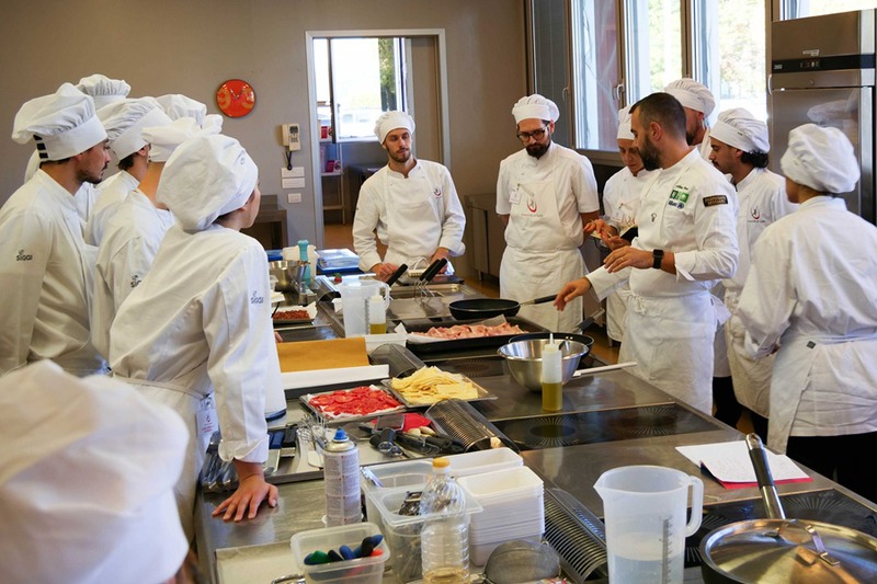 CUOCHI E PASTICCERI CERCASI: UN OPEN DAY APRE LE P