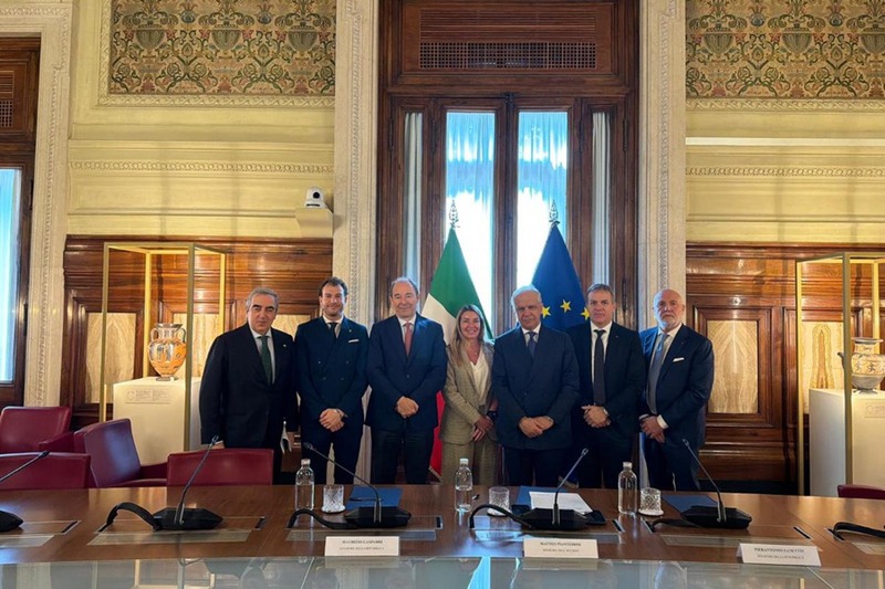 La foto ufficiale dell'incontro