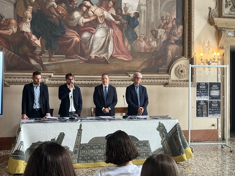 UN MOMENTO DELLA PRESENTAZIONE DELL'EVENTO IN SALA STUCCHI