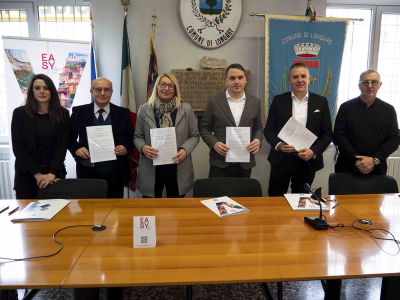 Foto di gruppo alla firma dei Protocolli d'Intesa