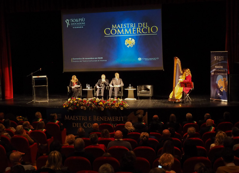 DOMENICA 19 NOVEMBRE, CERIMONIA DI PREMIAZIONE DEI MAESTRI E DEI BENEMERITI DEL COMMERCIO