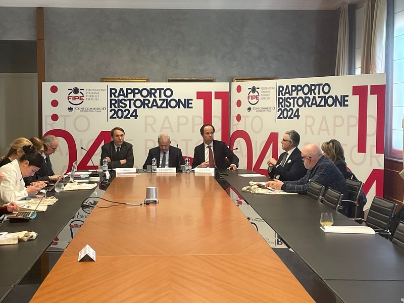 Nella foto, la presentazione del Rapporto Ristorazione 2024