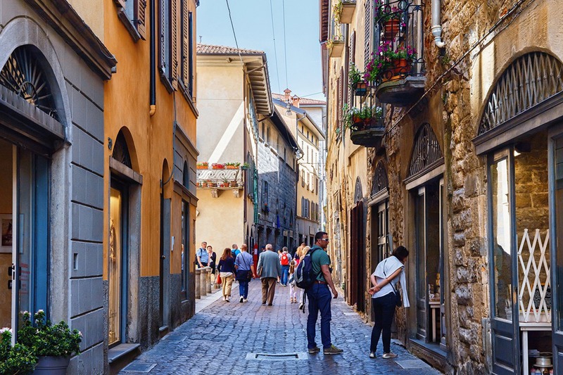 SENZA INTERVENTI DI RIGENERAZIONE URBANA, ENTRO IL 2035 SCOMPARIRÀ UN QUINTO DEI NEGOZI ITALIANI