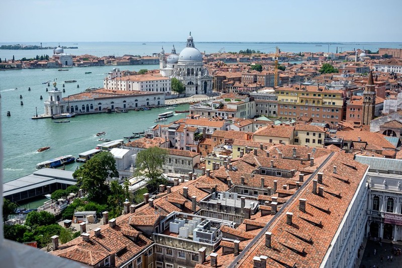 TURISMO, IL VENETO CONSOLIDA LA SUA LEADERSHIP: ESTATE 2026 IN CRESCIT