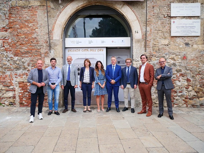 Foto di gruppo al via dell'iniziativa