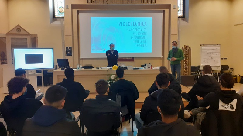 DA VIDEOTECNICA LEZIONI HIGH TECH AGLI STUDENTI