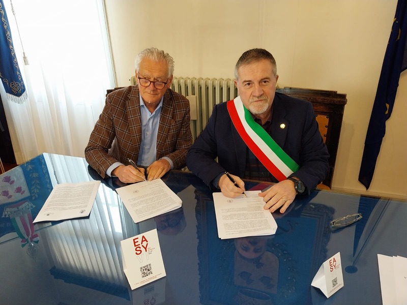 La firma del protocollo da parte del presidente Xoccato e del sindaco Masero