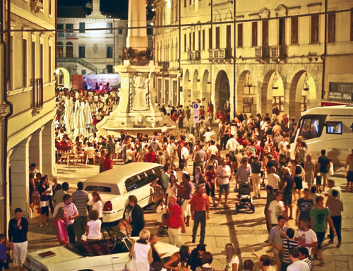 Un'immagine dei Venerdì di luglio a Lonigo