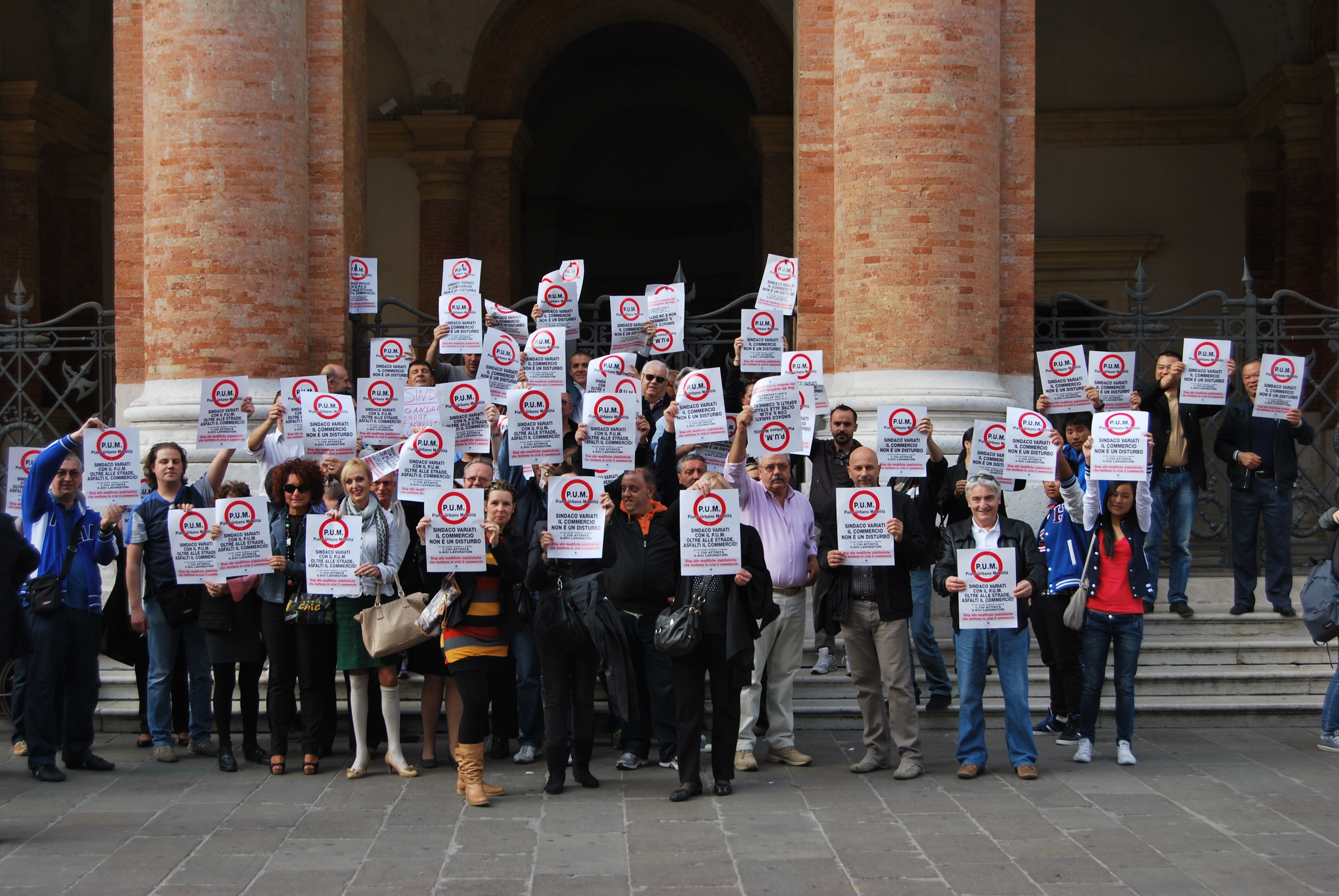 La delegazione di commercianti che ha presenziato il consiglio comunale dell'11 ottobre