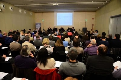 Sala convegni gremita al centro Formazione Esac per il seminario sull'ecommerce. Sotto: Christian Chimetto e Riccardo Monchelato