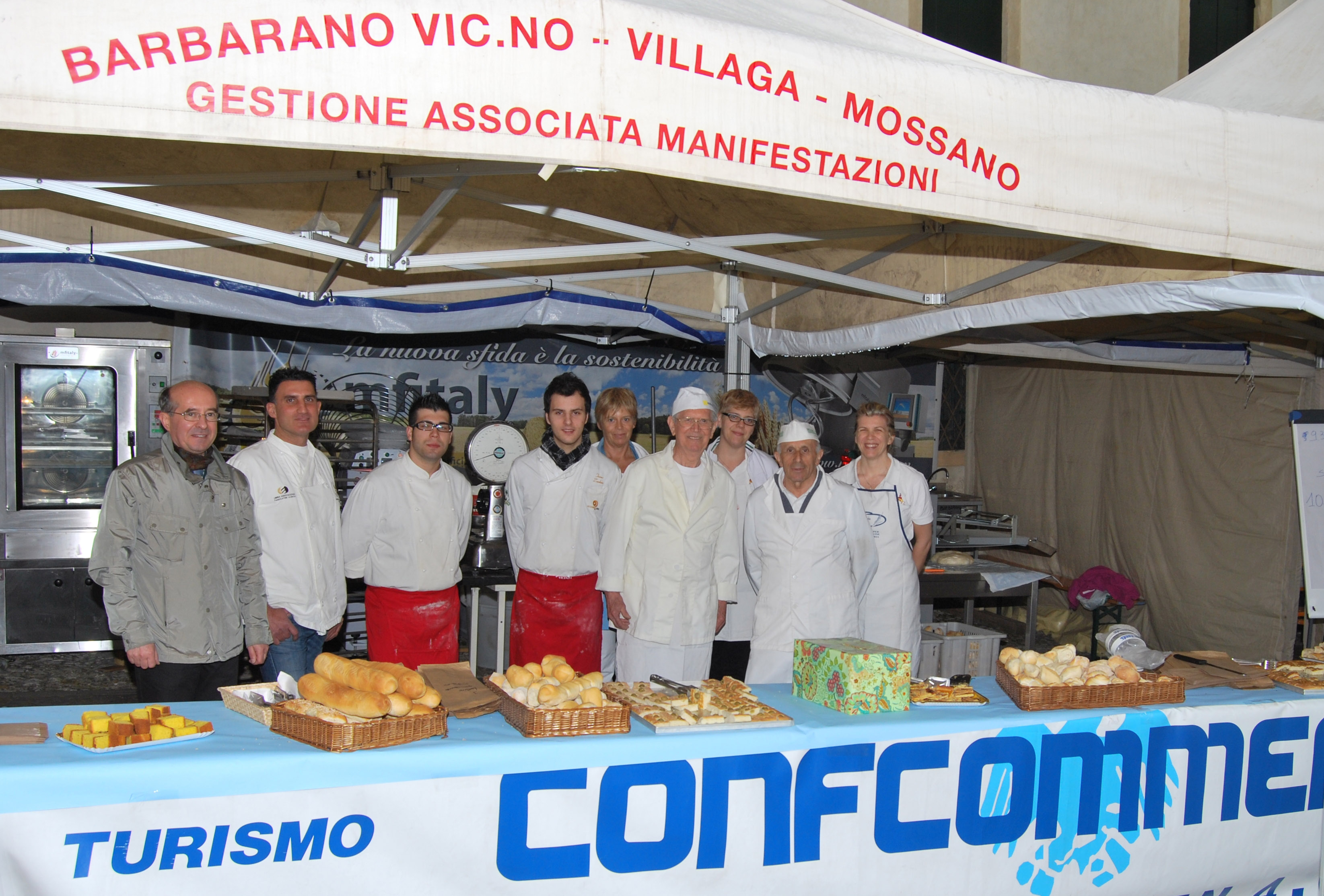 I panificatori allo stand Confcommercio con il presidente di delegazione Franceschetto