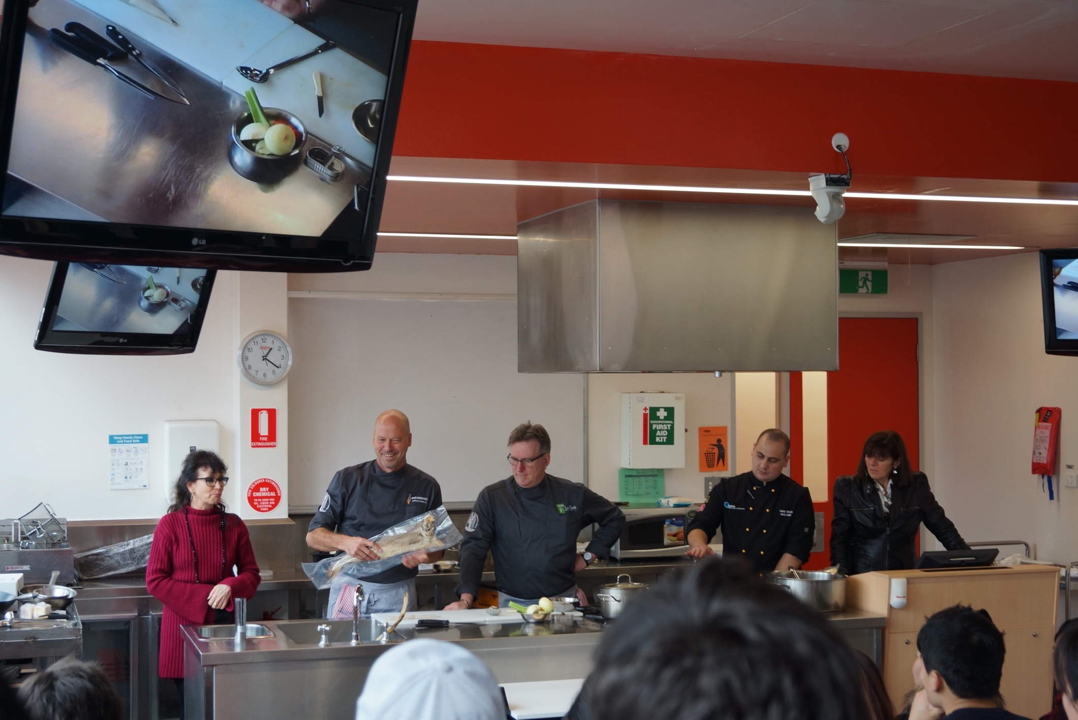 Una delle lezioni di cucina sul Bacalà alla Vicentina tenute a Melbourne, in Australia, dagli chef Antonio e Luca Chemello