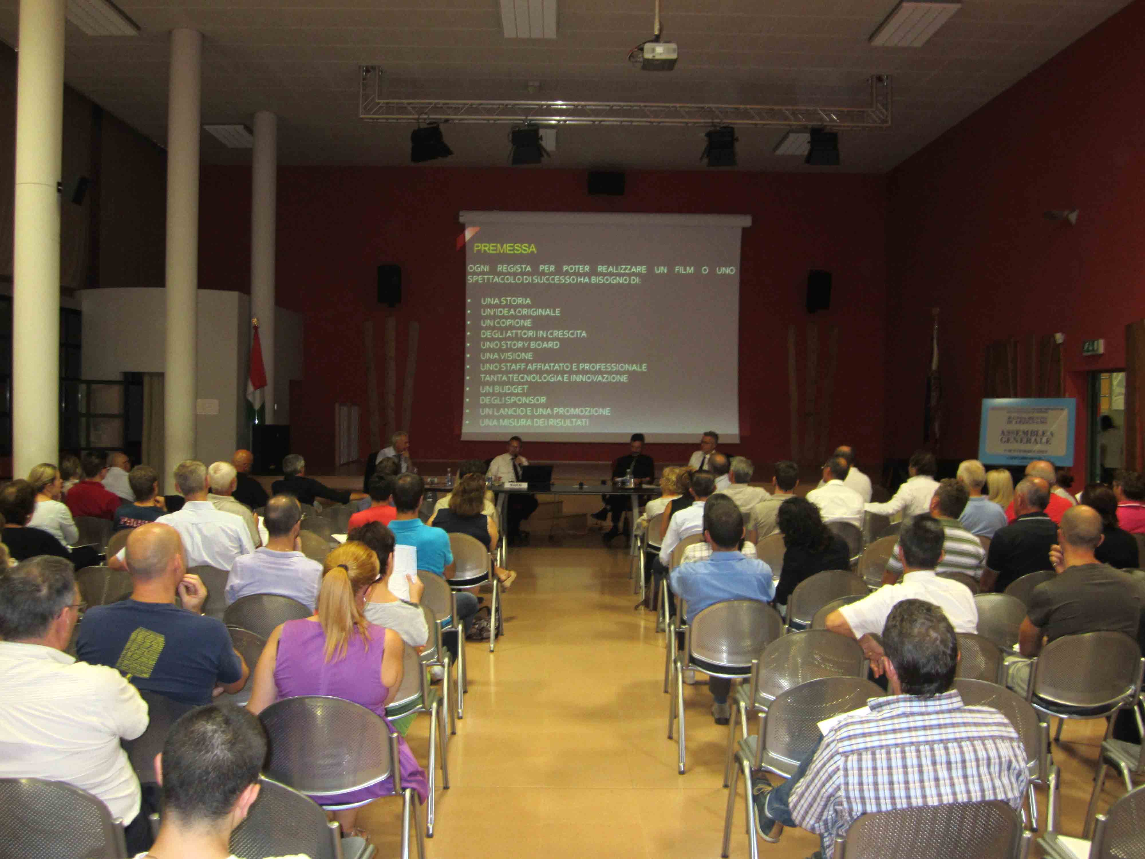 Sala gremita per il convegno del Mandamento Confcommercio di Arzignano