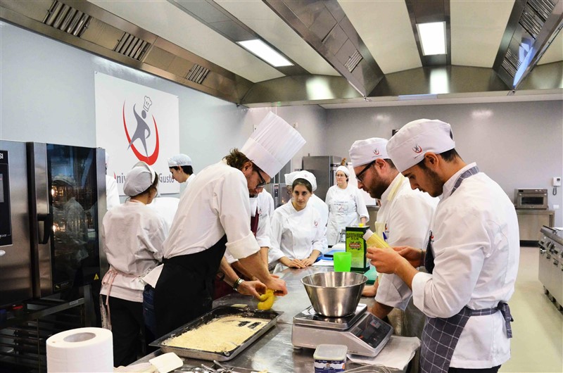 Un corso professionale all'Università del Gusto