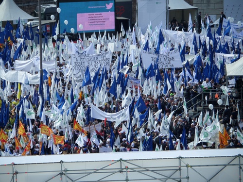 Piazza del Popolo gremita di imprenditori della Piccola e Media Impresa per la manifestazione indetta da Rete Imprese Italia