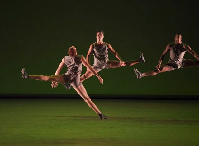 Un'immagine dello spettacolo del “Grupo Corpo- Brazilian Dance Theatre”