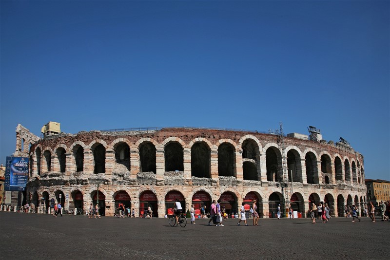 L'Arena di Verona, uno dei simboli del turismo nazionale