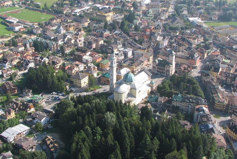 Un'immagine aerea di Asiago