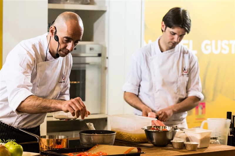 Un'immagine dell'Arena del Gusto 2014, con il cooking show dello chef Marco Perez