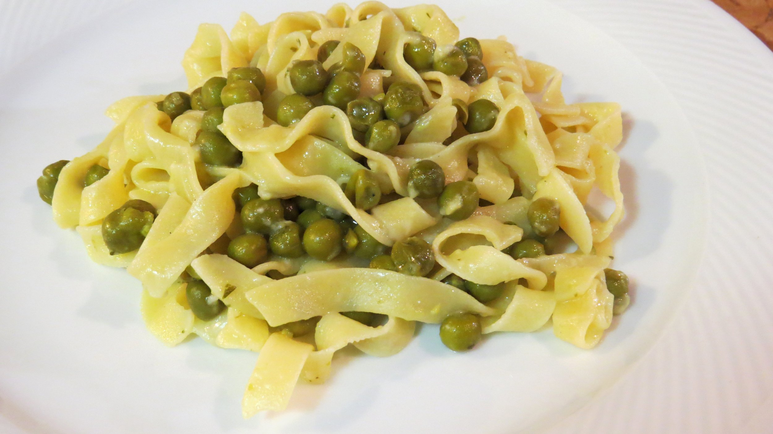 Un piatto di fettucine con "Bisi de Pozzolo"