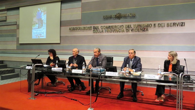 Il tavolo dei relatori al convegno regionale 50&Più Confcommercio