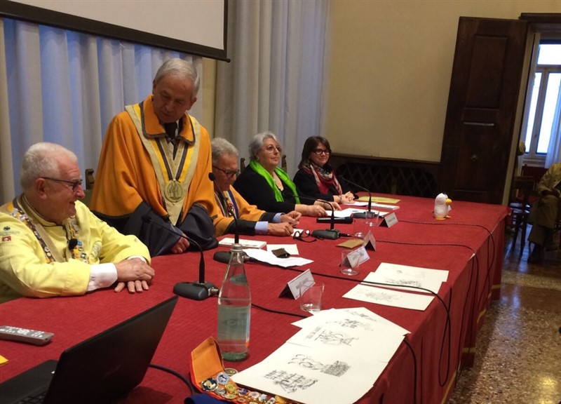 Un momento della presentazione del libro alla Biblioteca Internazionale La Vigna