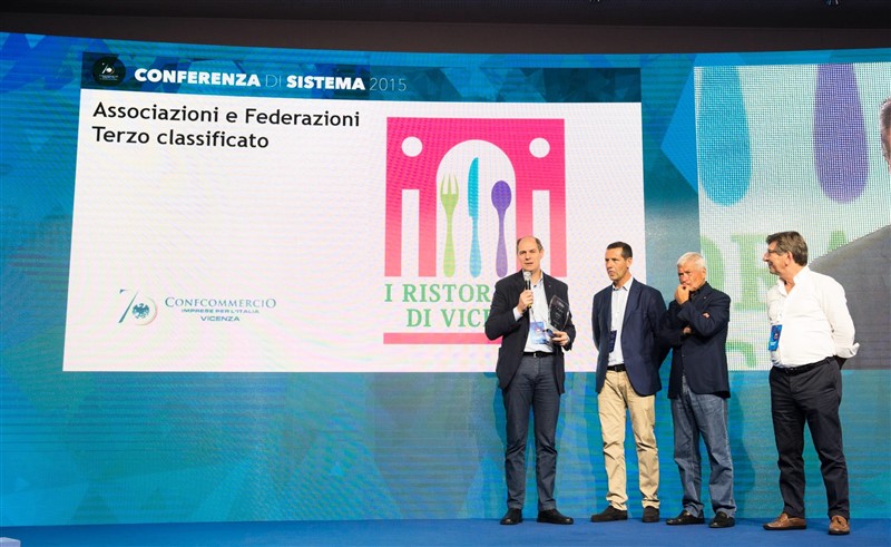 Ernesto Boschiero, dir. della Confcommercio di Vicenza alla cerimonia di premiazione alla presenza del pres naz. Carlo Sangalli