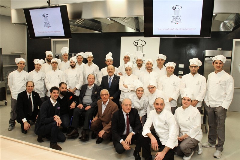 Foto di gruppo per gli allievi del Master 2016, con il comitato scientifico e l'ospite Joško Gravner