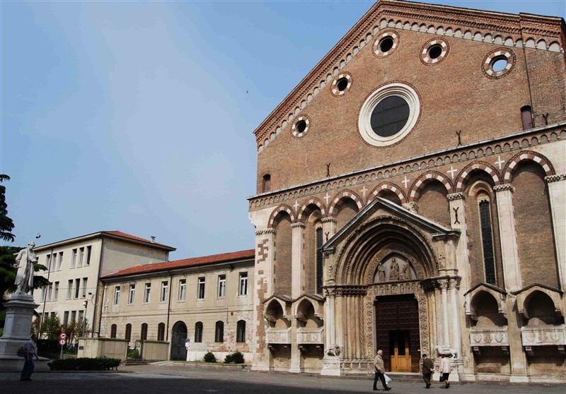 Piazza San Lorenzo potrebbe essere una delle sedi del mercato del giovedì a Vicenza